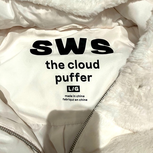 White fuzzy faux fur hooded jacket puffer - Picture 2 of 4